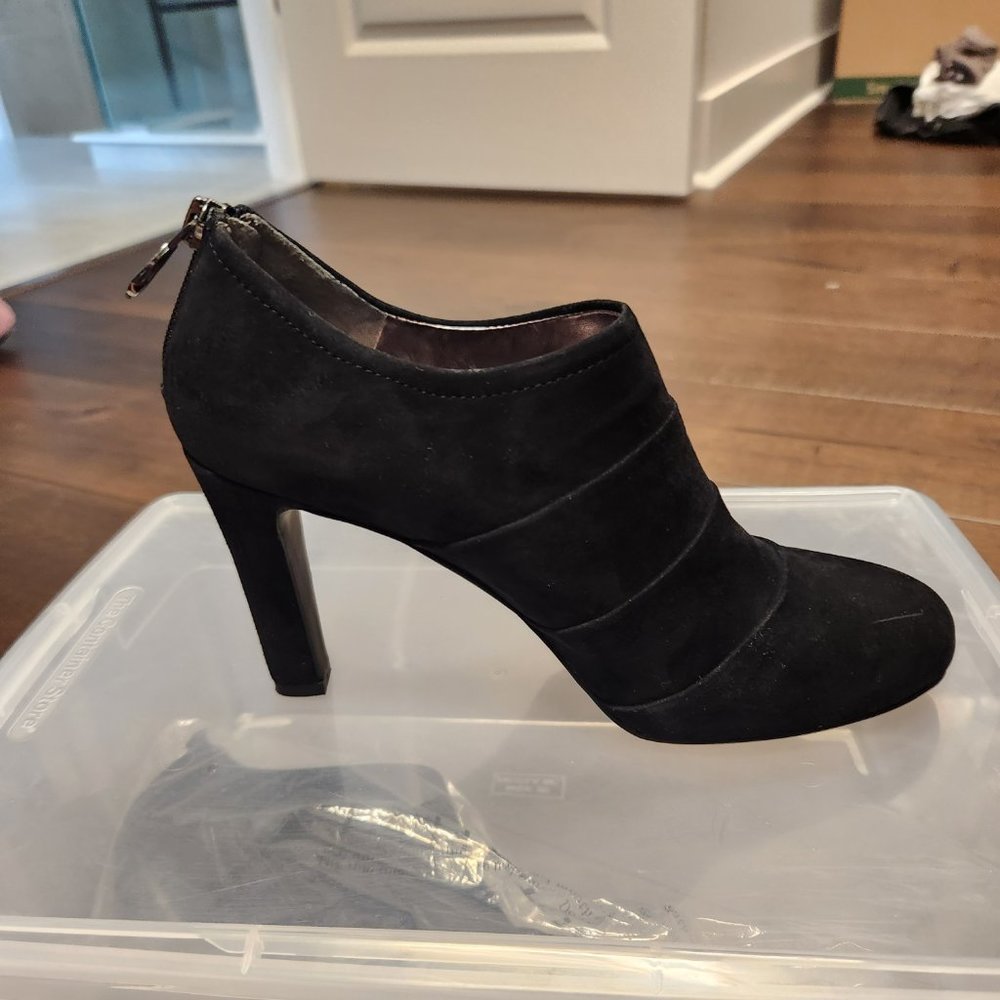 Tahari SYLCIA Bootie
